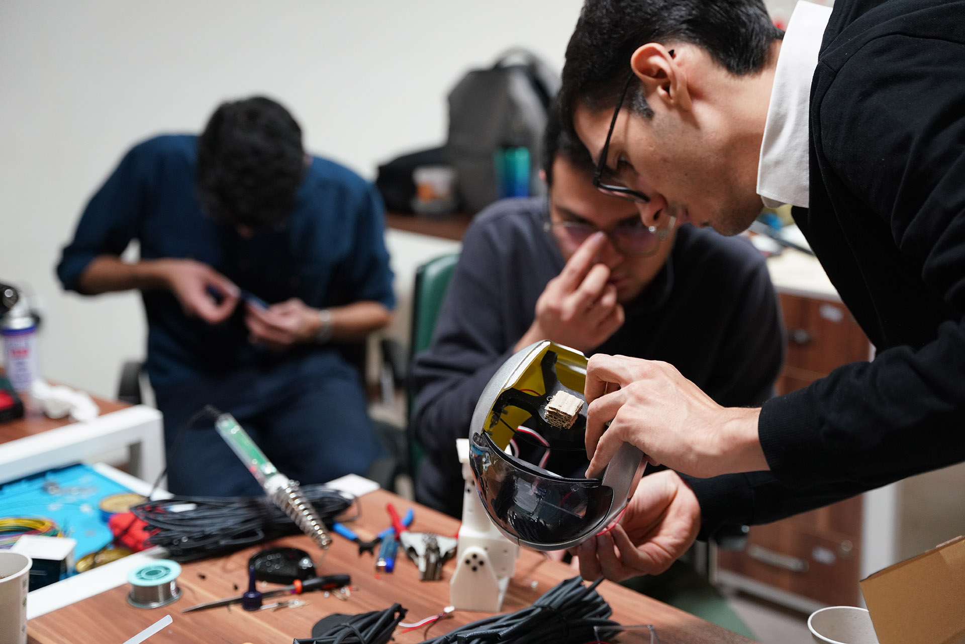 Amirhosein Vedadi and the 8Robotics team integrating ILIA hardware